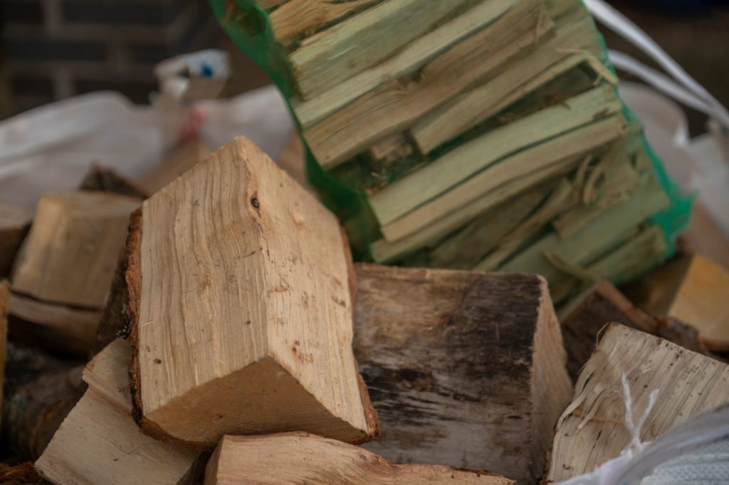 Kiln Dried Log and Kindling Bundle - Image 2